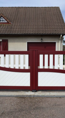 portail rouge et blanc