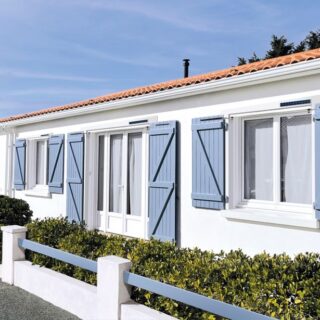 Volet battant bleu mistral bois