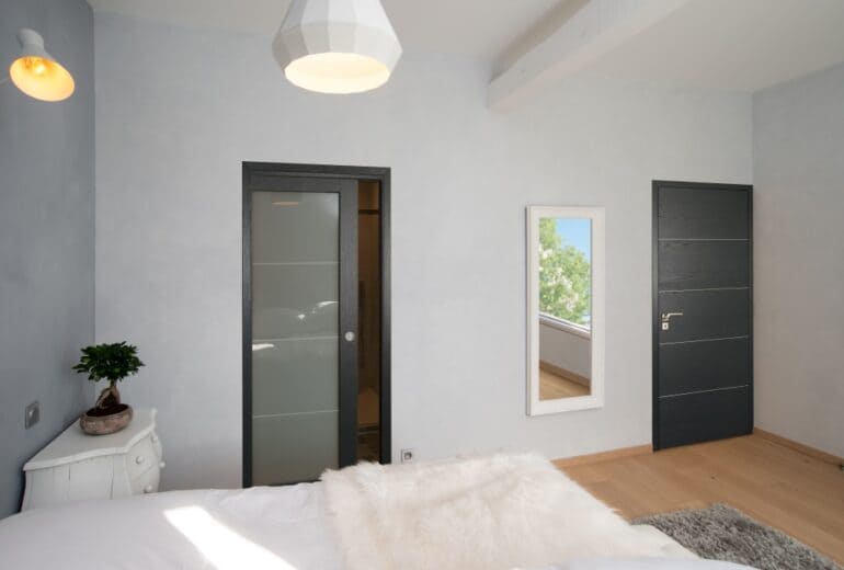 Porte coulissante Roziere Epure D1 et Bora modulo, chêne couleur unie gris granit